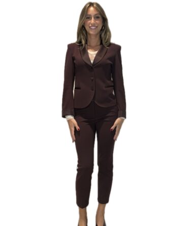 Donna pantalone sigaretta